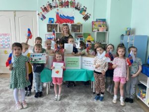 дети с Натальей Васильевной собрали гум помощь